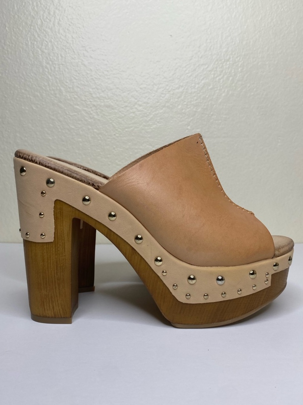 Chinese Laundry Women's Tan Leather Studded Platform Peep Toe Mules